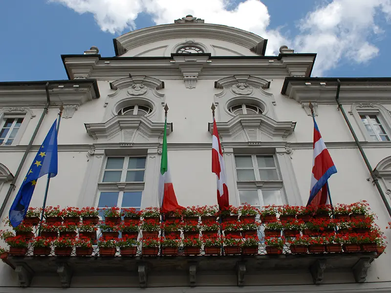 immagine frontale comune di asti